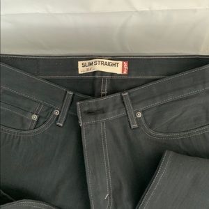 Men’s Levi’s 36x32 slim straight